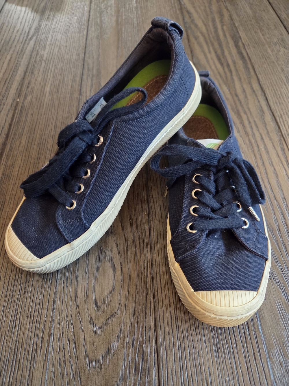 Cariuma Navy Canvas Lace-Up Flats with Cream Soles